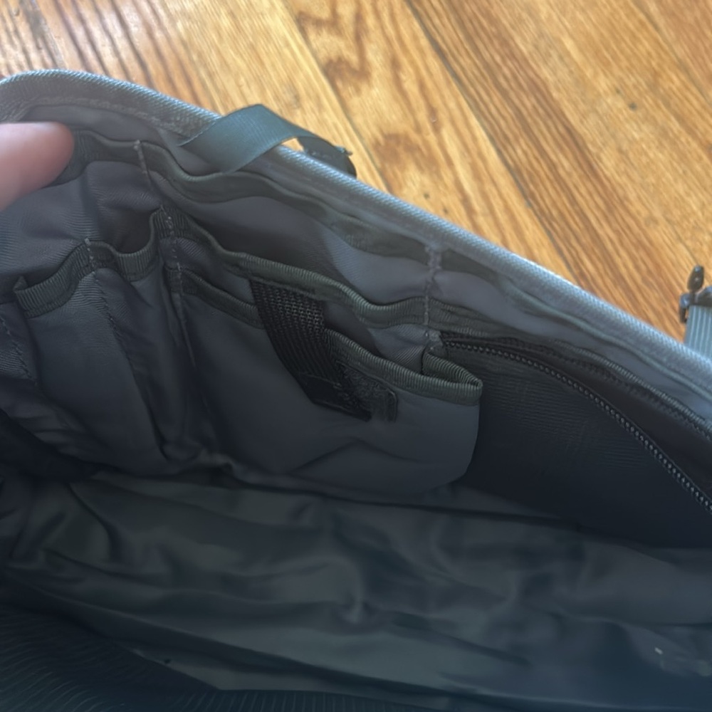 Patagonia Adjustable Messenger Bag - Picture 7 of 8